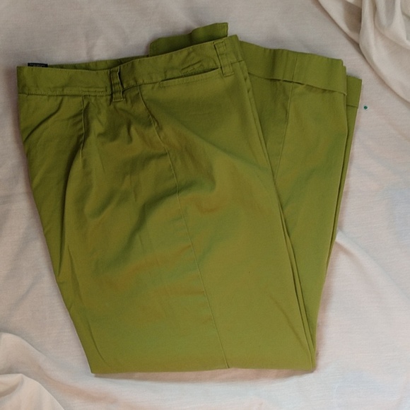 🩸 3/$15. 🩸Jones New York Signature Lime Capri's Size 6 - Picture 3 of 8
